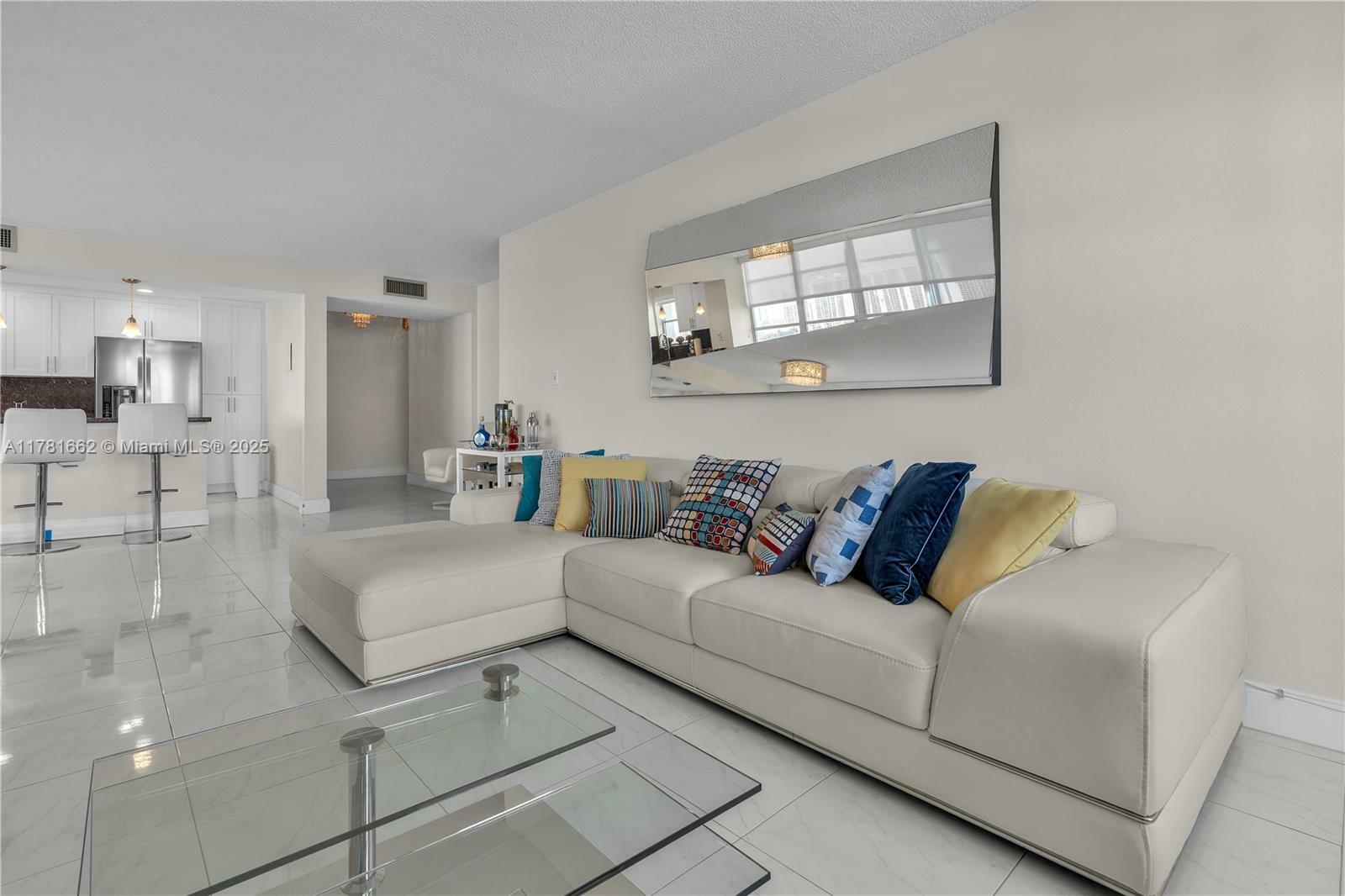 Property Photo: 2780 NE 183rd St 1517 FL 33160