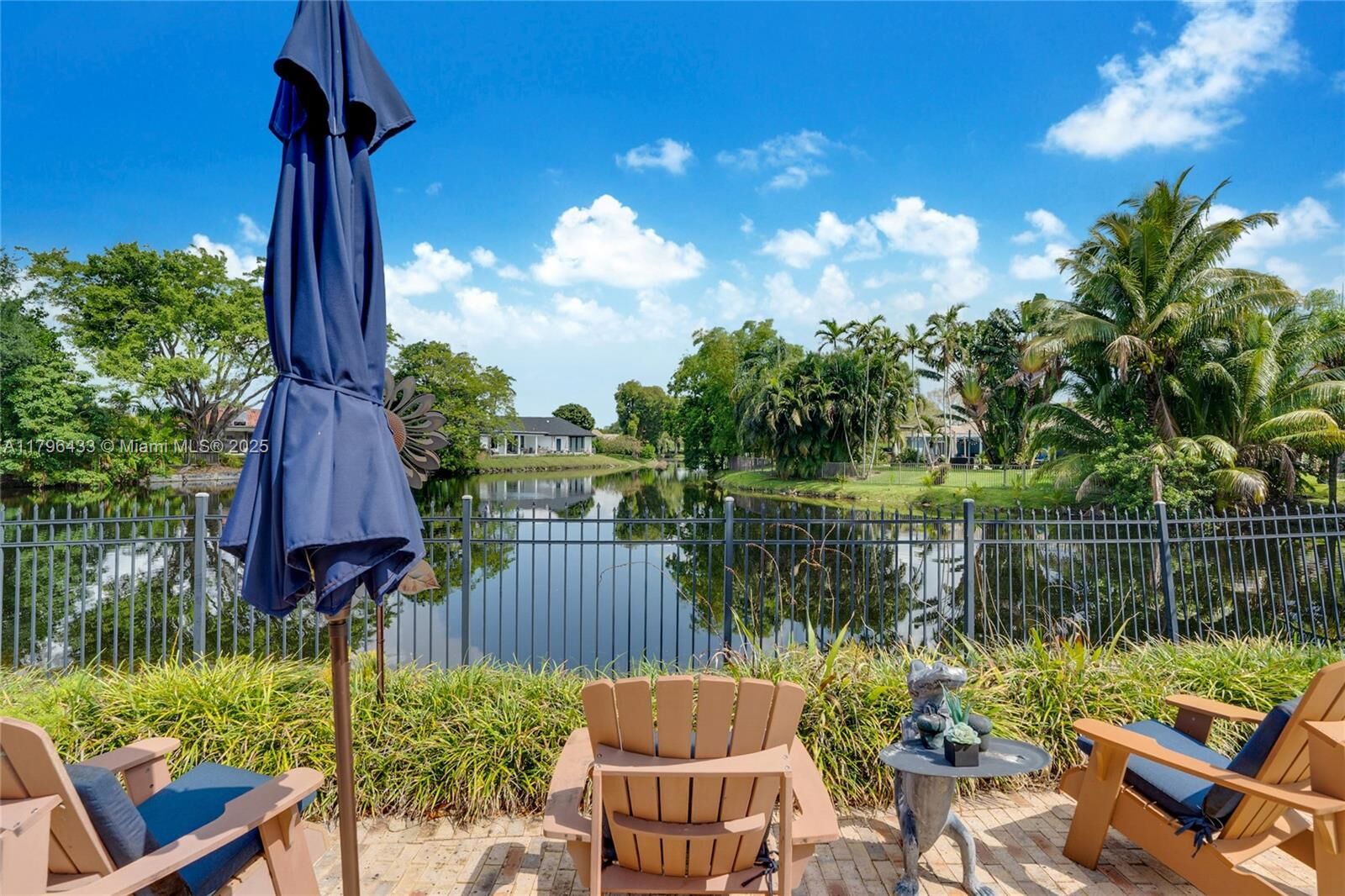 Property Photo:  610 Lake Dasha Cir  FL 33324 