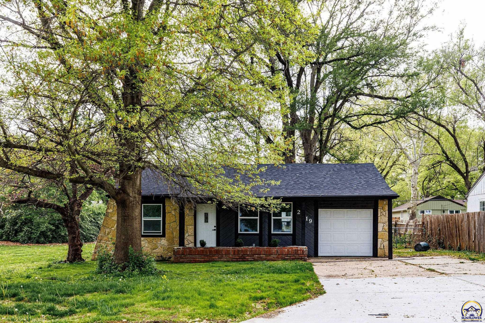 Property Photo: 2219 SW Morningside Rd KS 66614