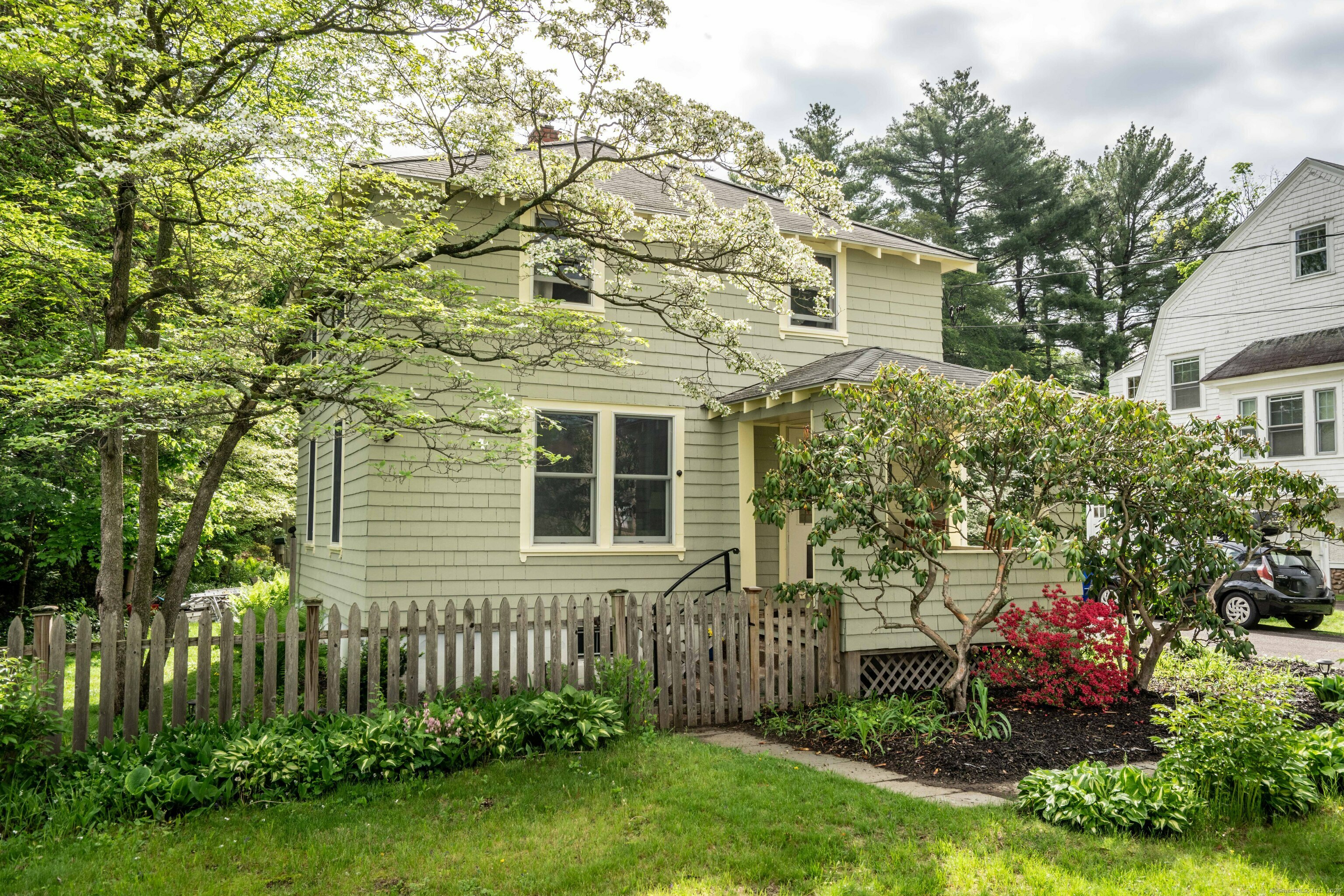 Property Photo: 136 Naubuc Avenue CT 06118