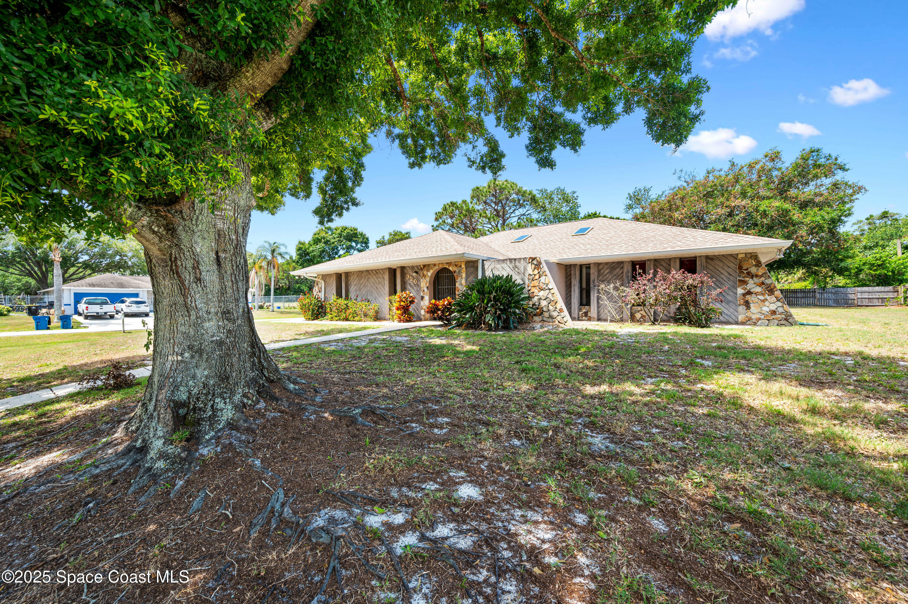 Property Photo: 920 Peacock Avenue NE FL 32907