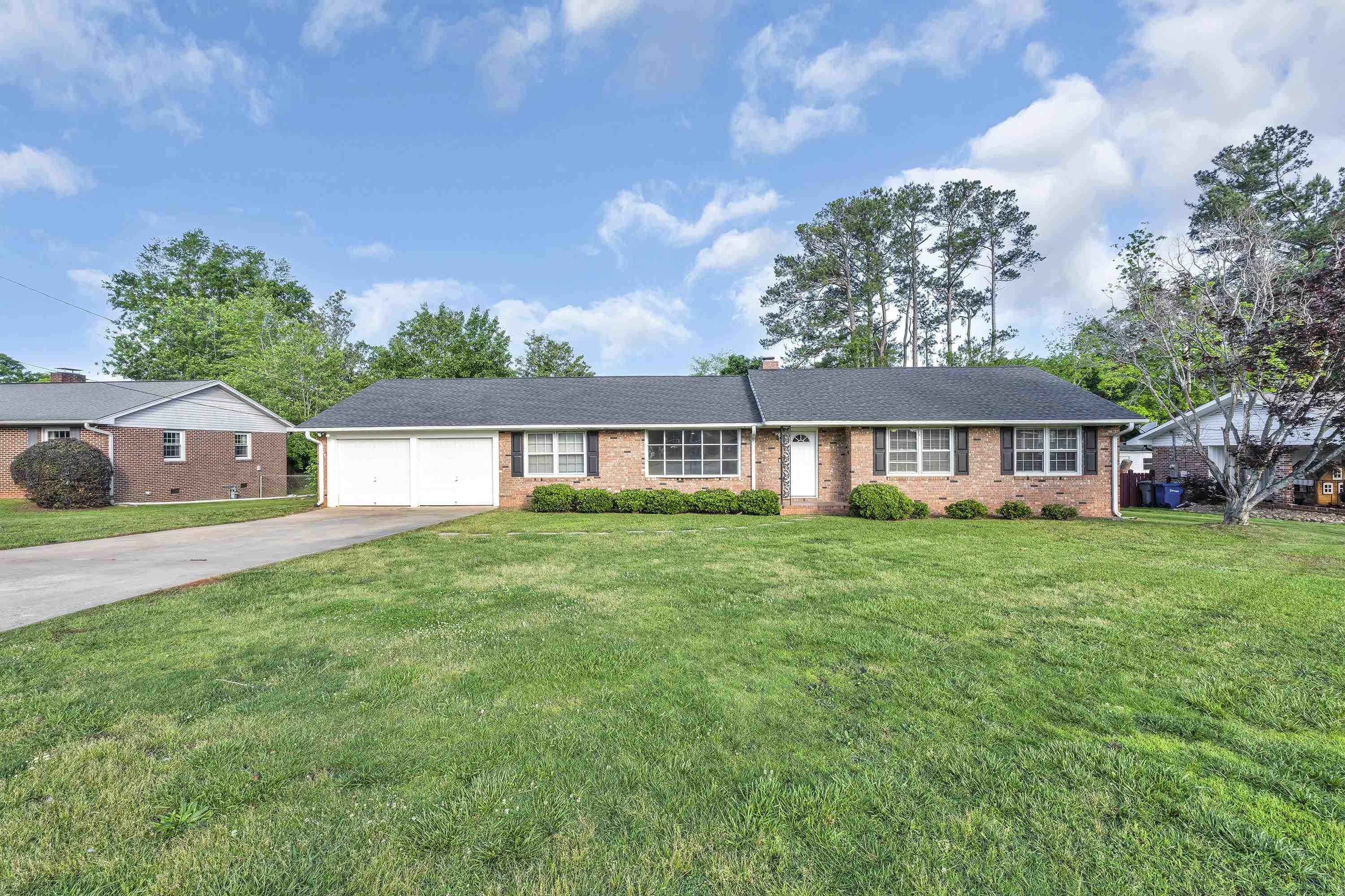 Property Photo: 104 Saint James Drive SC 29301