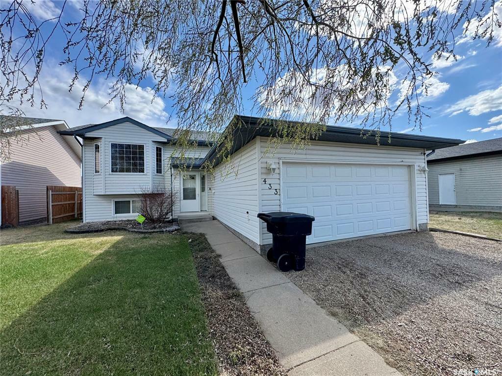 Property Photo: 433 Adams Crescent SK S6V 7K6