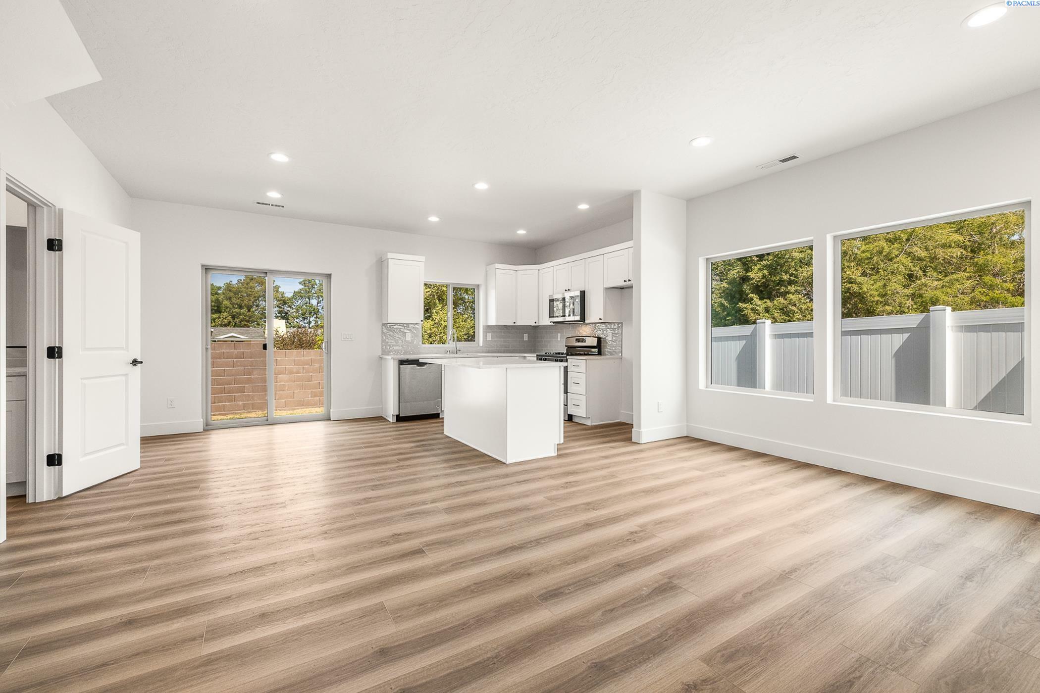 Property Photo: 1031 S Underwood Pl WA 99337