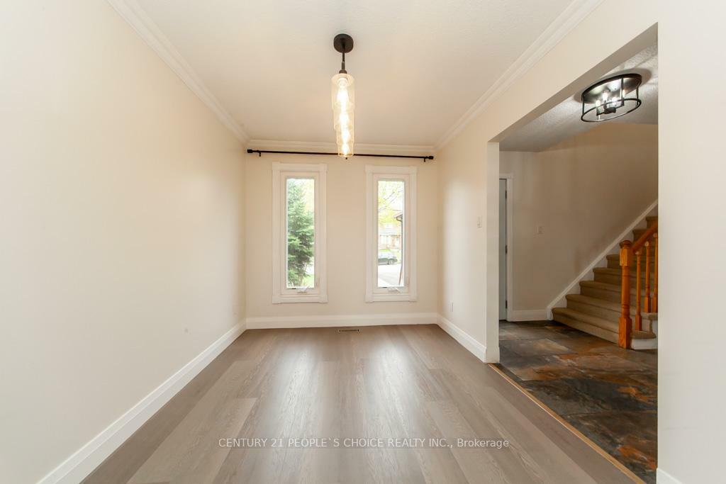 Property Photo: 35 Fernbank Place ON L1R 1T1