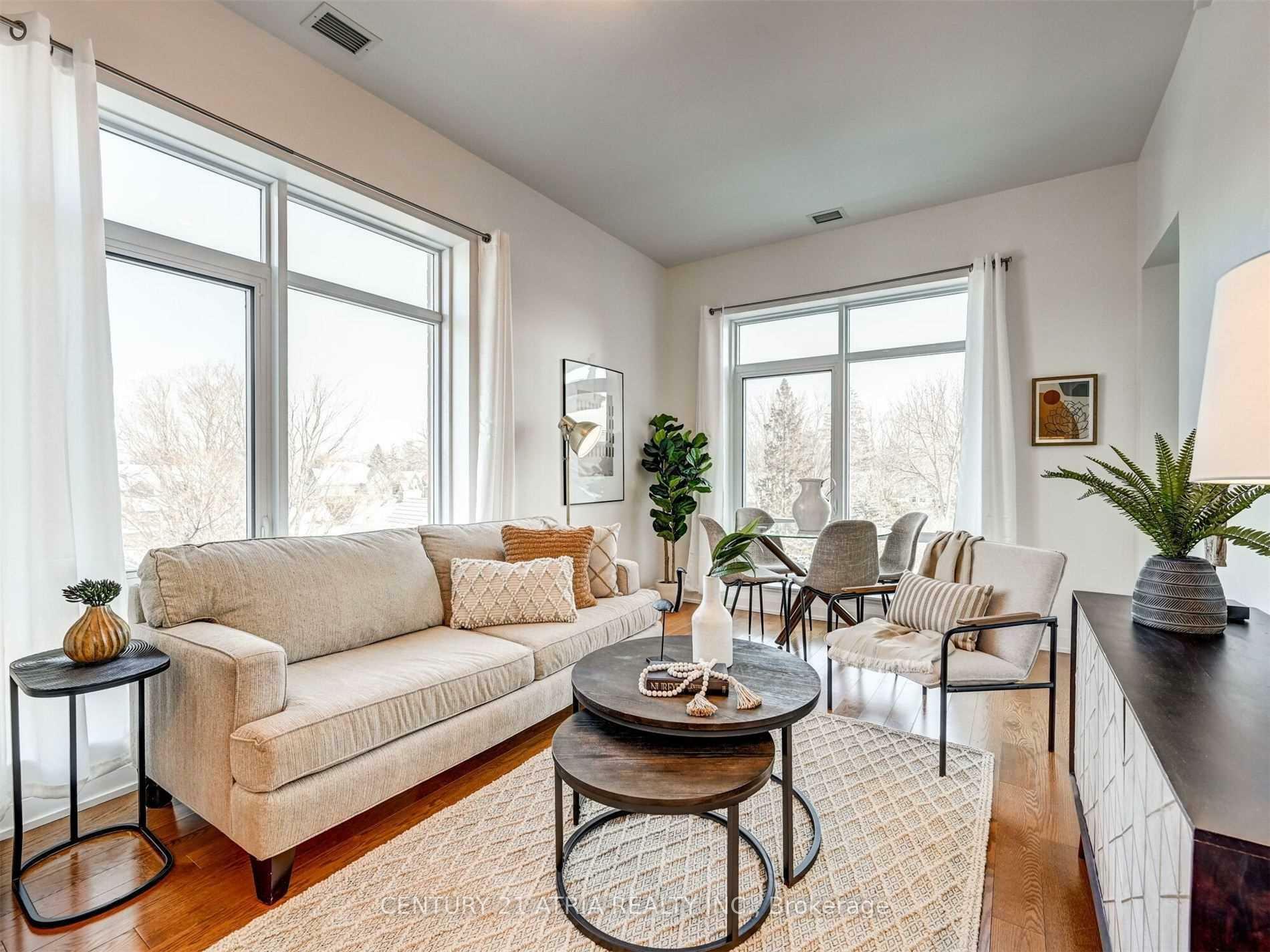 Photo de la propriété: 15277 Yonge Street 404A ON L4G 1Y3