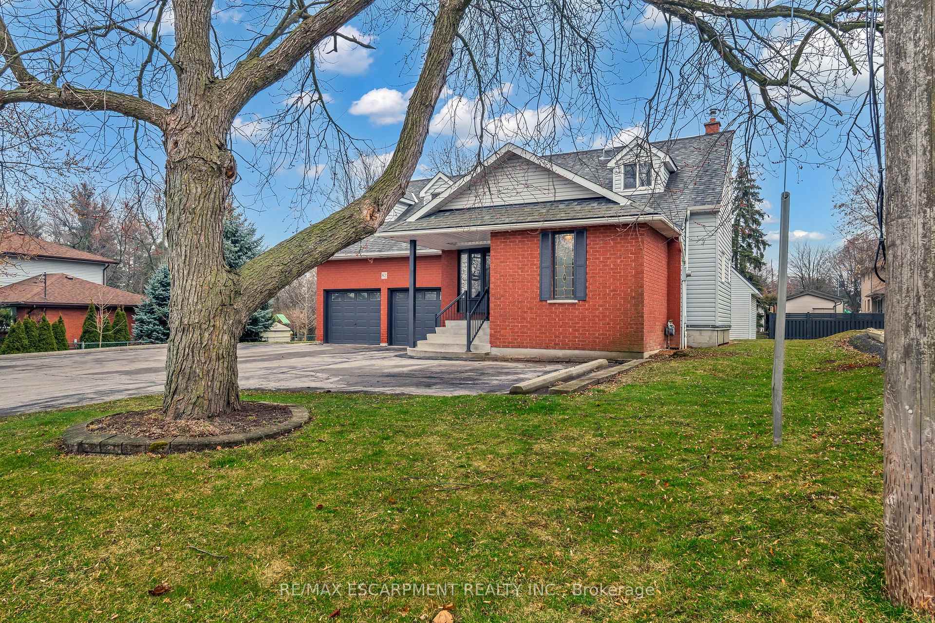 Property Photo: 82 Rymal Road E ON L9B 1C1