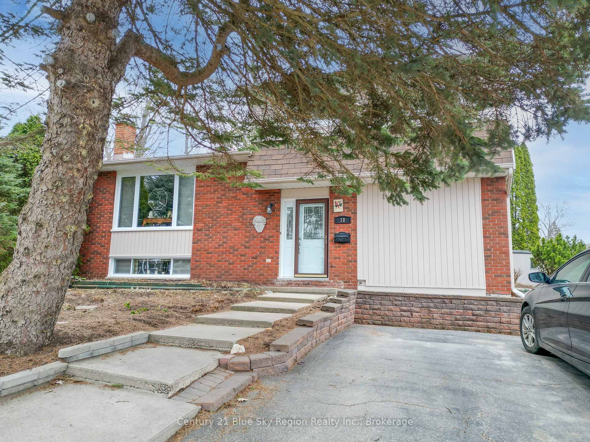 Photo de la propriété: 18 Whippletree Drive ON P1C 1B8