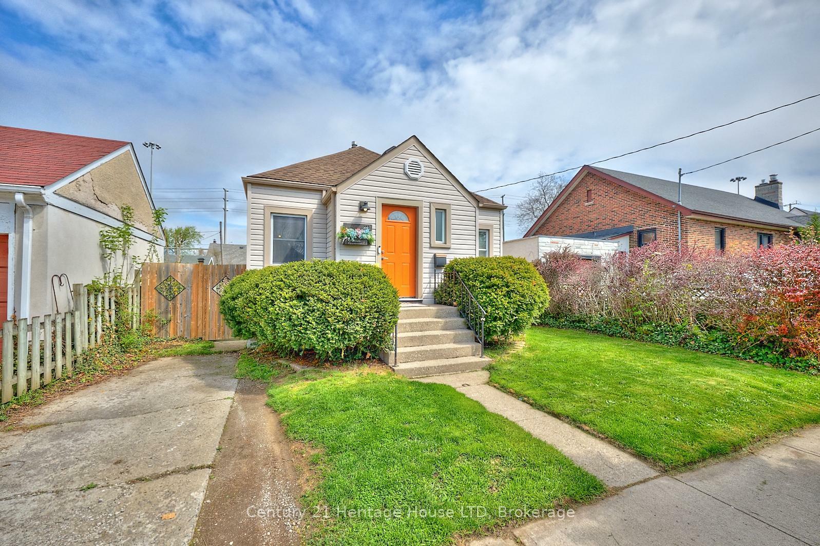 21 Spruce Street  St. Catharines ON L2R 1B6 photo