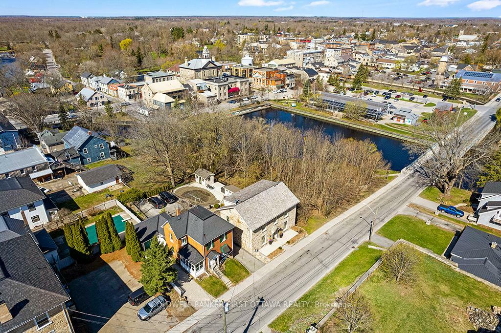 Photo de la propriété: 32 Drummond Street E ON K7H 1E9