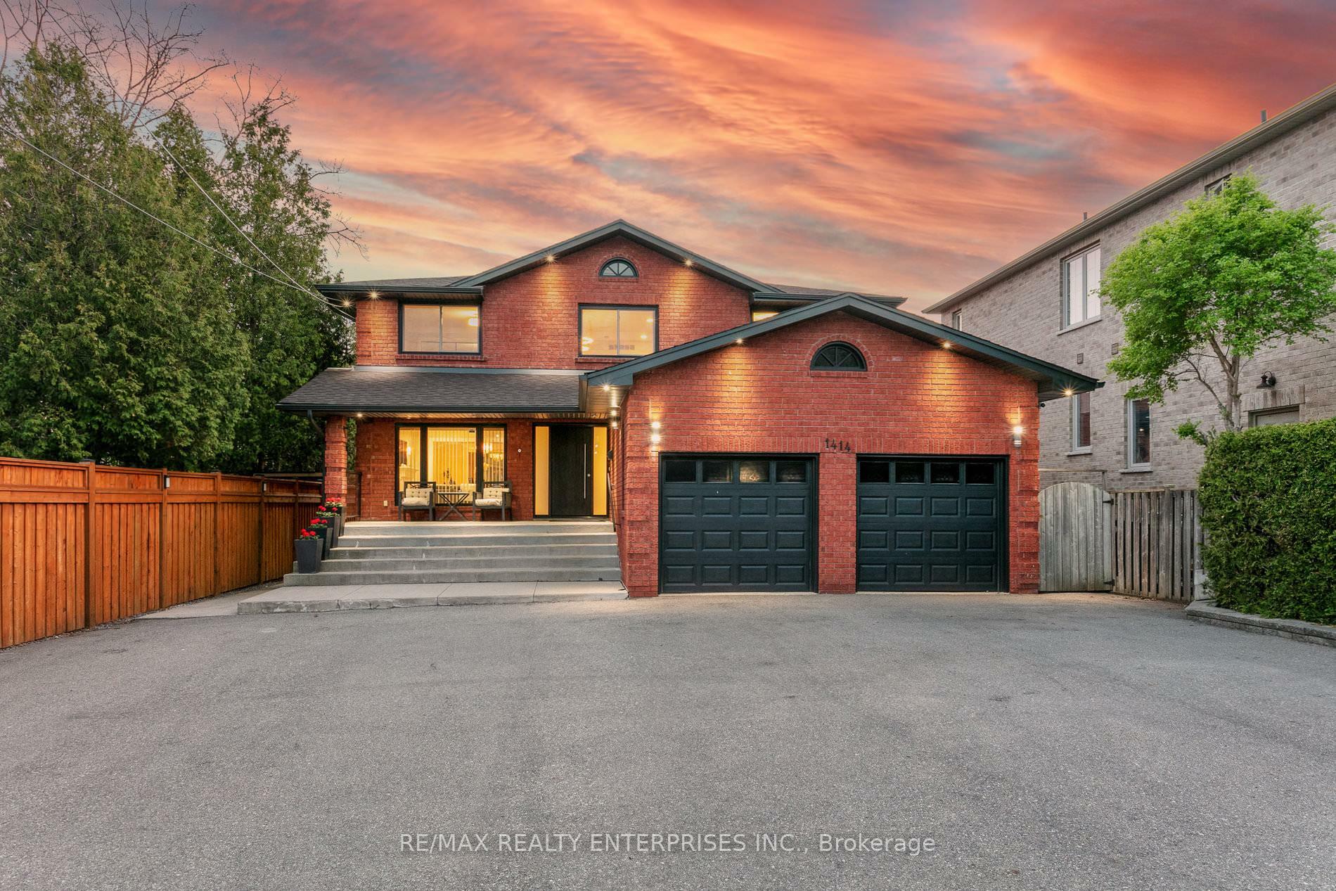 Property Photo: 1414 Cawthra Road ON L5G 4L2