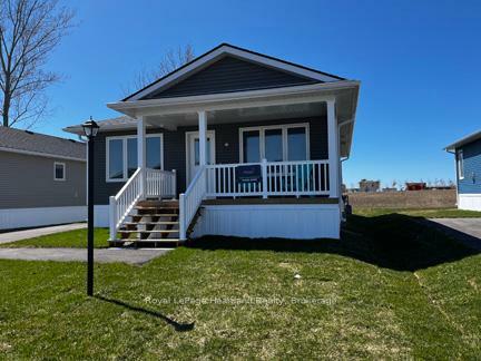 Property Photo: 21 Bluffs View Boulevard ON N7A 0C1