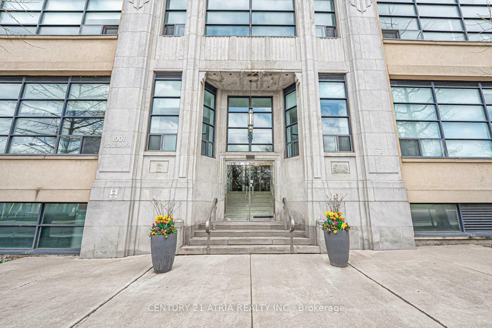 Property Photo: 1001 Roselawn Avenue 318 ON M6B 4M4