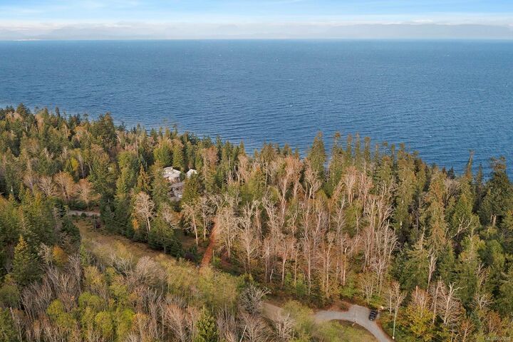 Property Photo: 6510 Eagles Dr BC V9J 1V4