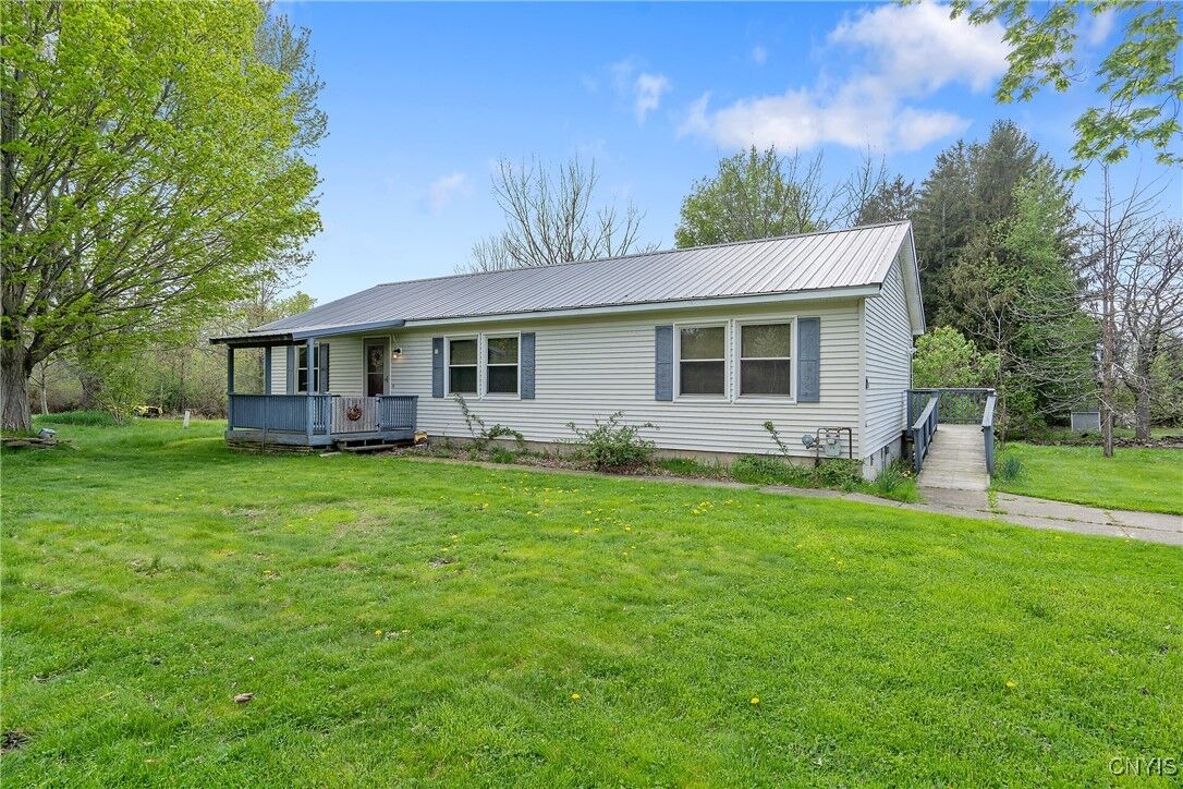 Property Photo:  955 Middle Road  NY 13126 