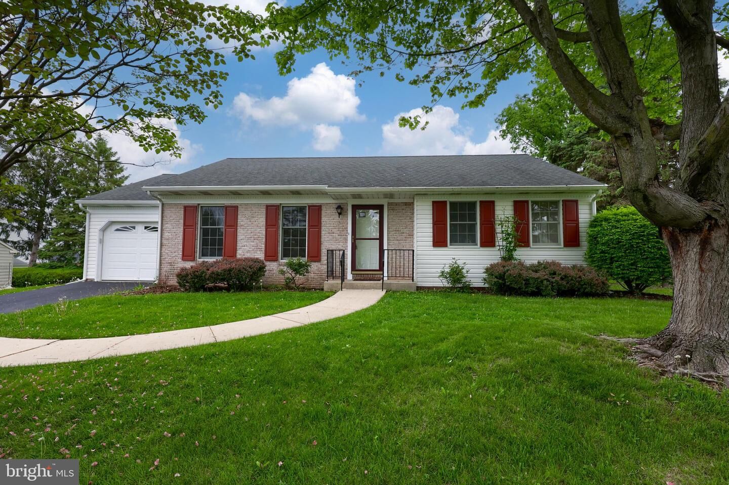 Property Photo:  105 Florentine Drive  PA 17584 
