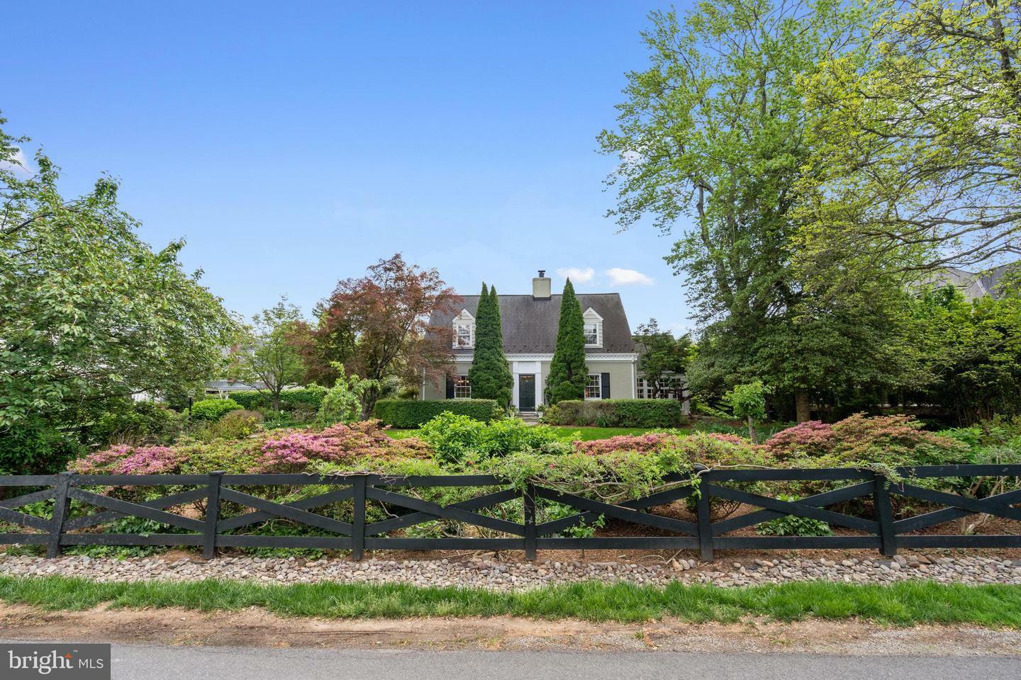 Property Photo: 6511 Ridge Street VA 22101