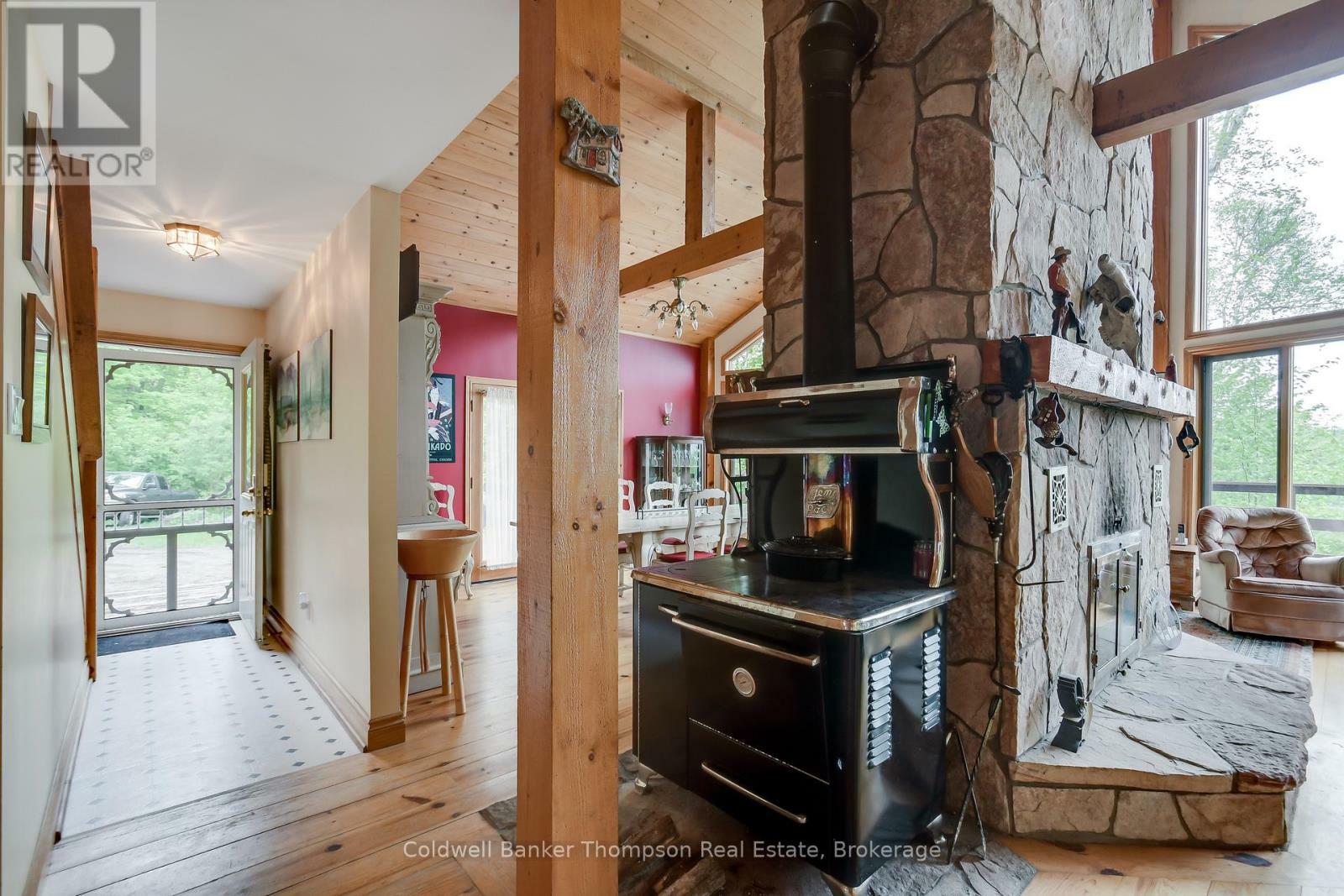 Photo de la propriété: 100 Rock Road South ON P0A 1R0