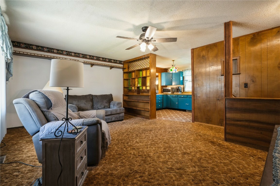 Property Photo: 921 3rd Avenue NE IA 50662