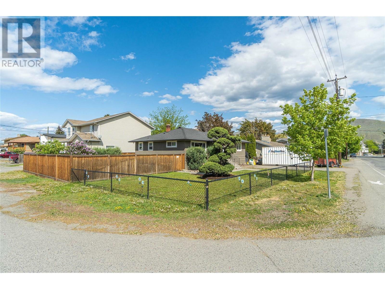 Property Photo: 862 Desmond Street BC V2B 5K5