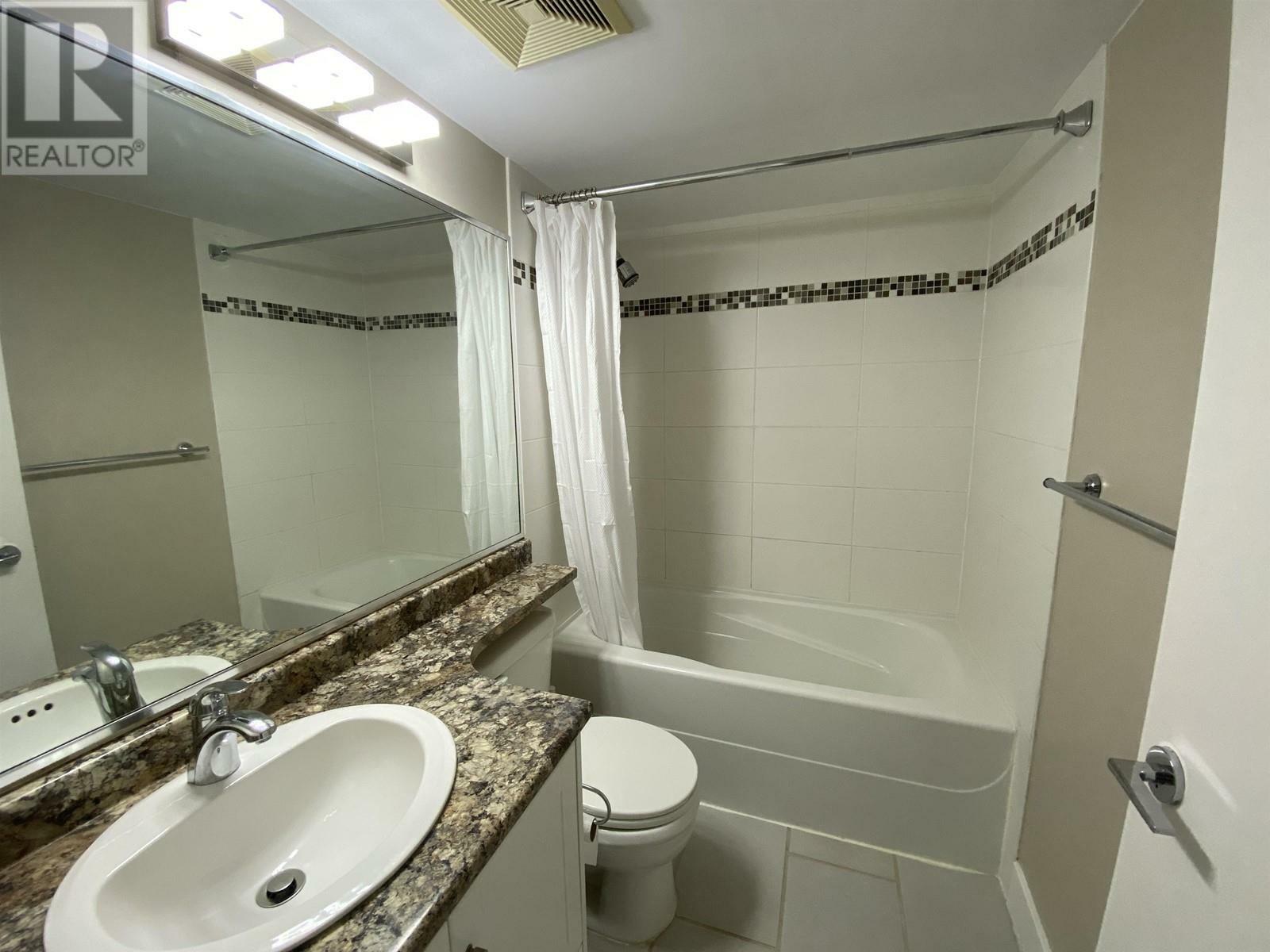 Photo de la propriété: 833 Agnes Street 1002 BC V3M 0B1