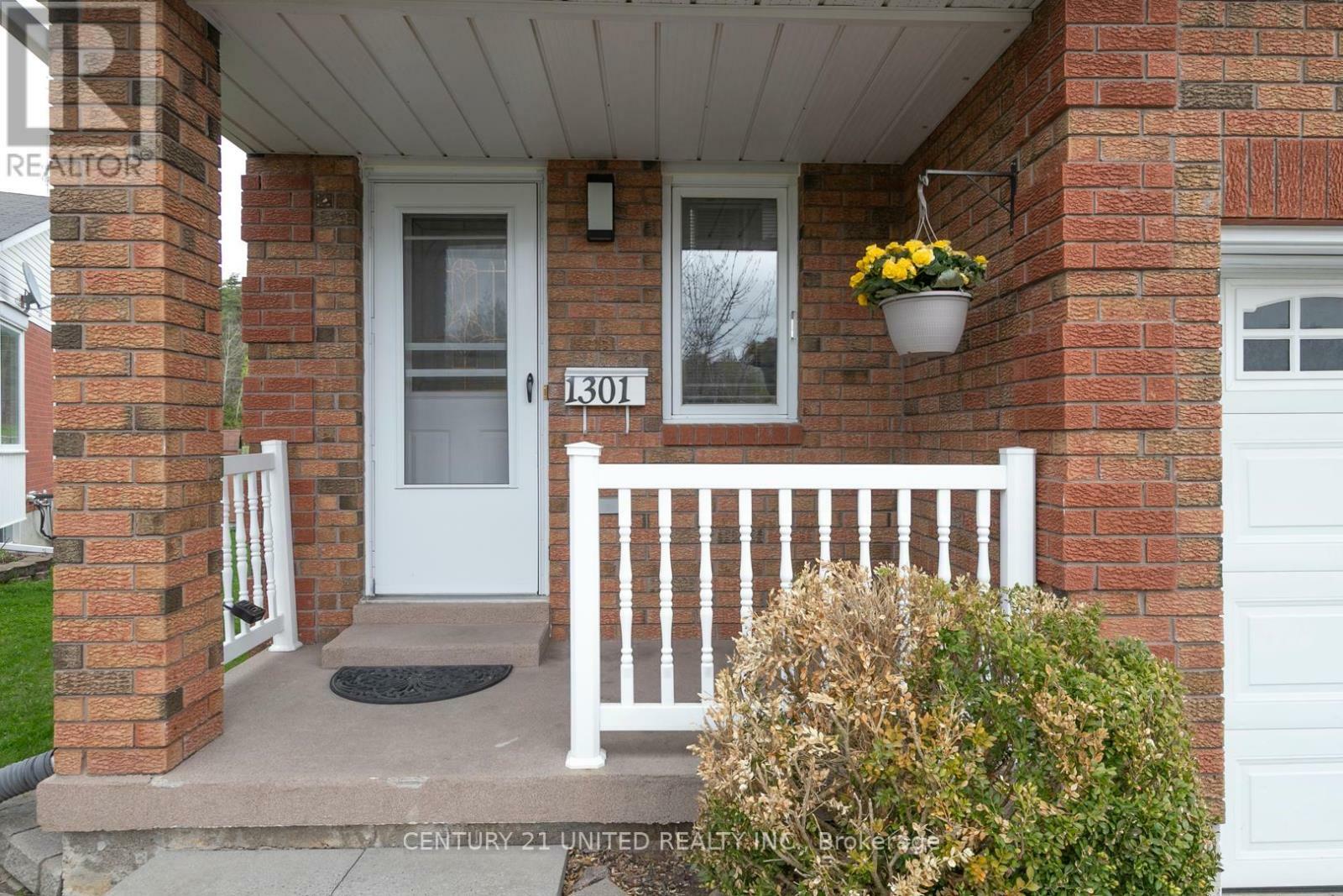 Property Photo: 1301 Eagle Crescent ON K9K 2K7