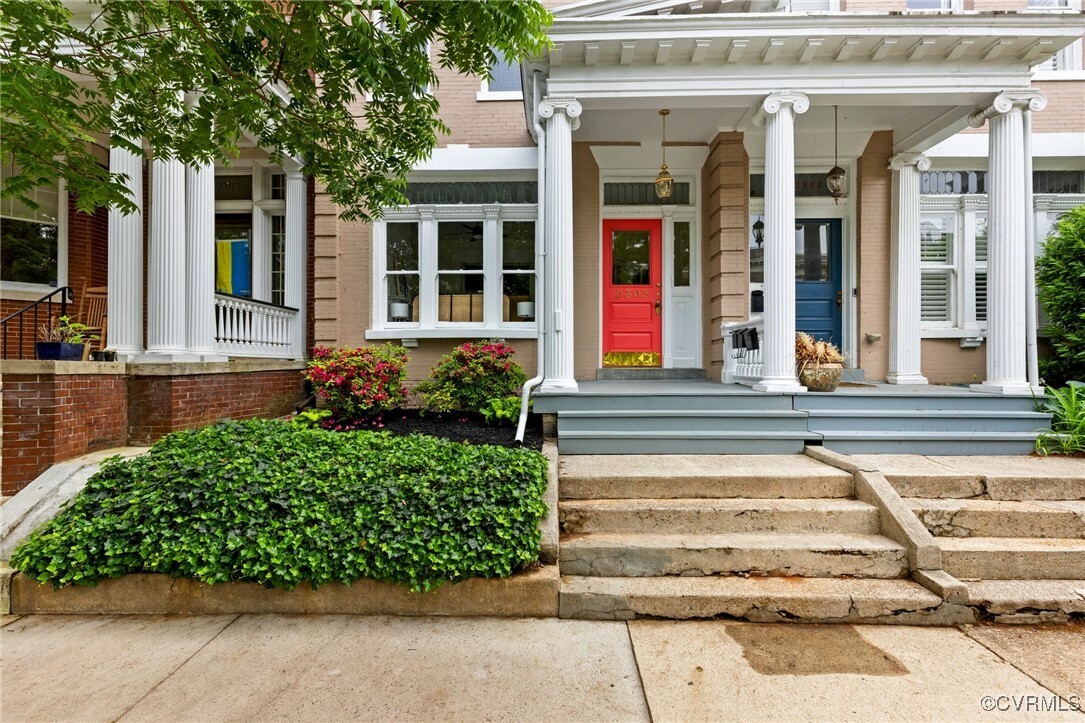 Property Photo: 2305 W Grace Street VA 23220
