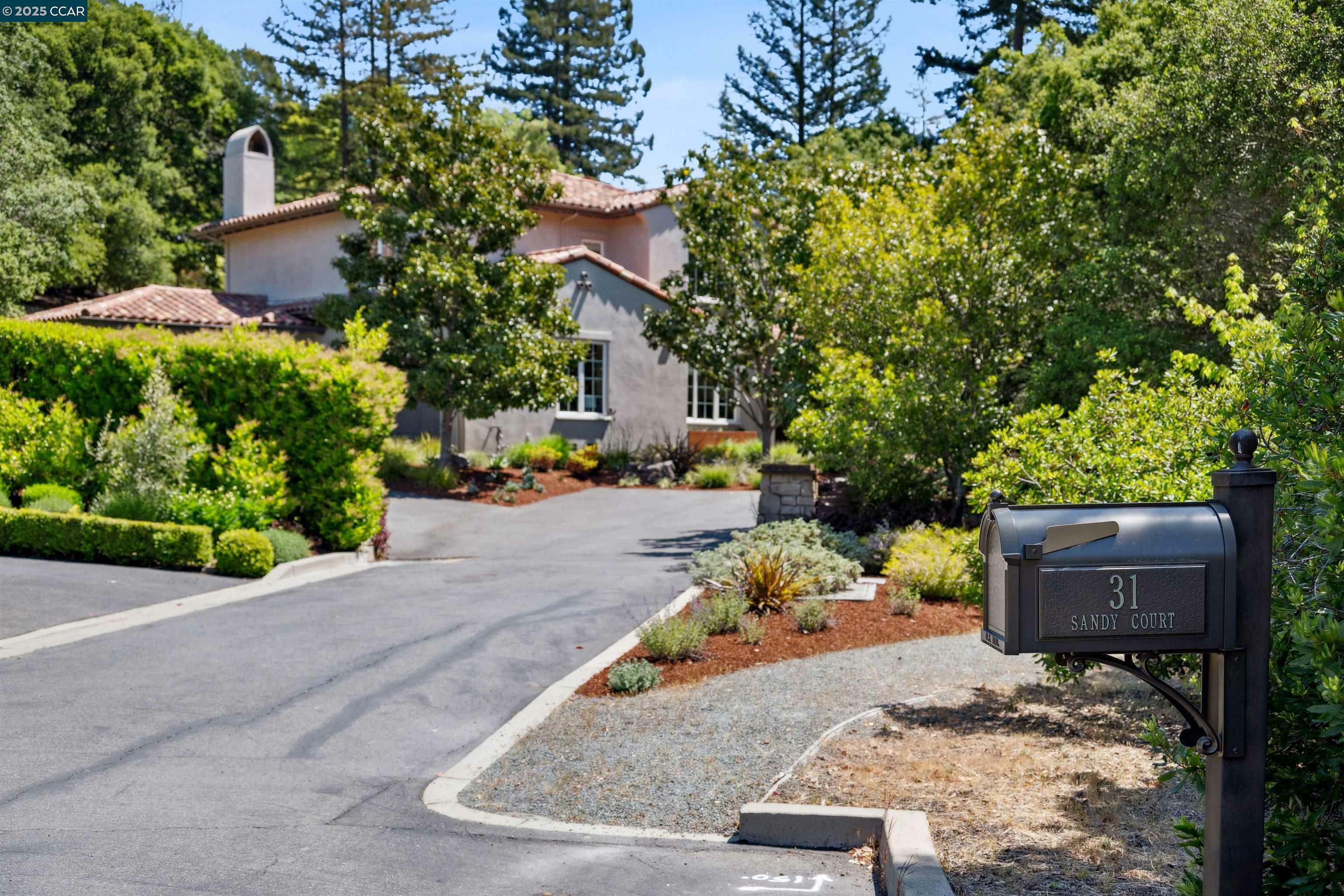 Property Photo: 31 Sandy Ct CA 94563