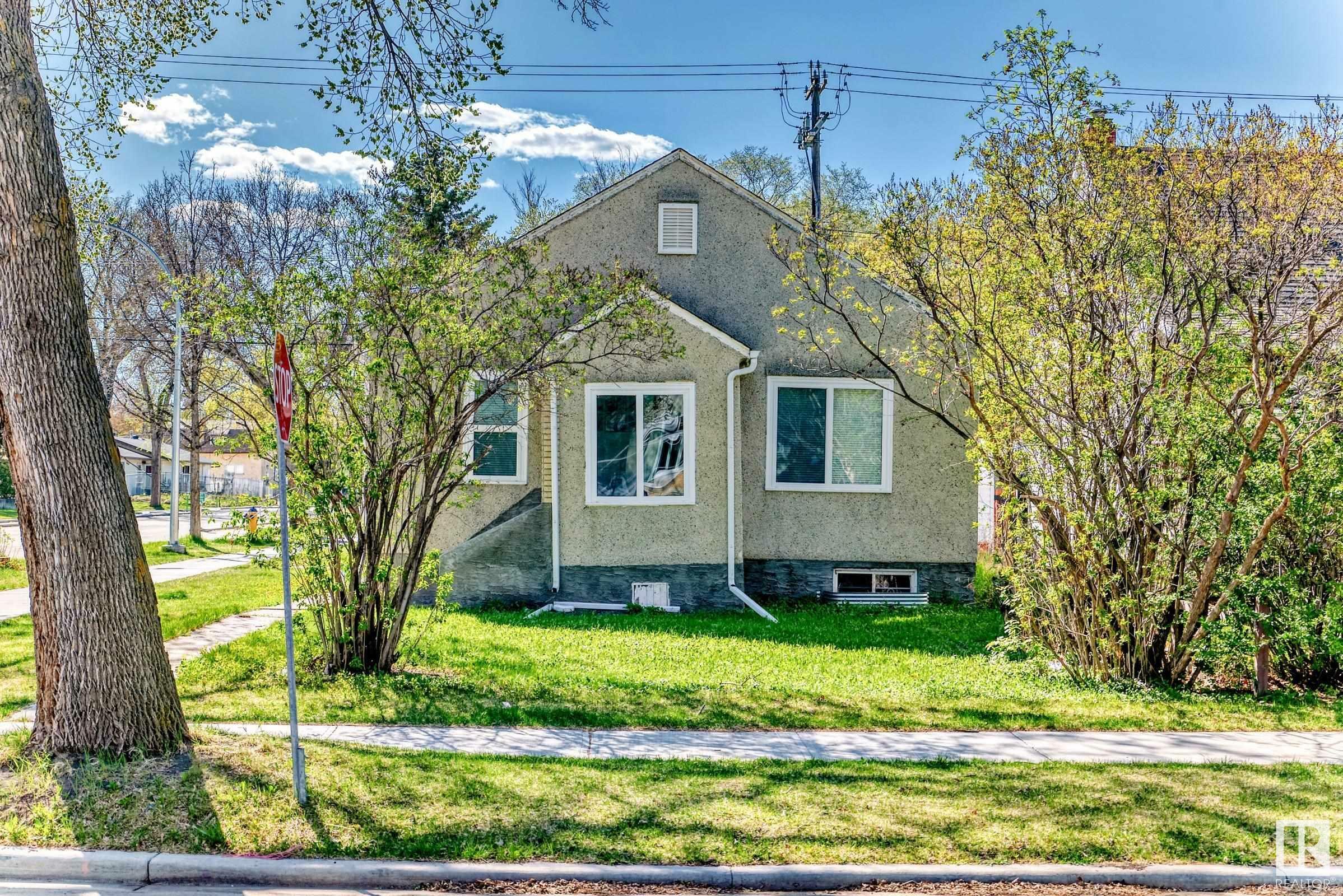 11902 90 Street NW  Edmonton AB T5B 3Y9 photo
