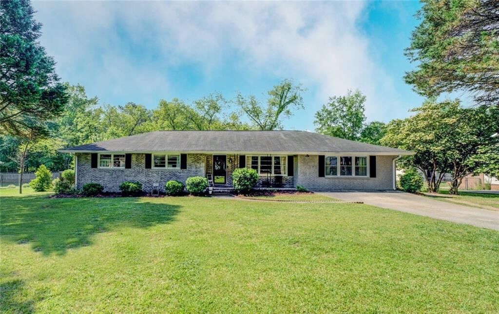 Property Photo: 5327 David Circle GA 30014