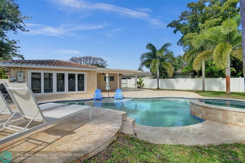 Property Photo: 800 NE 48th St FL 33334