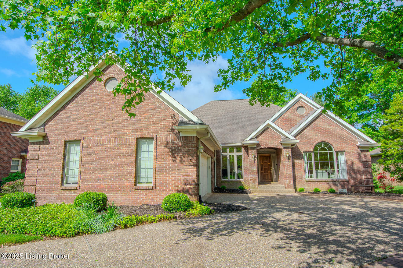 Property Photo: 1038 Garden Creek Cir KY 40223