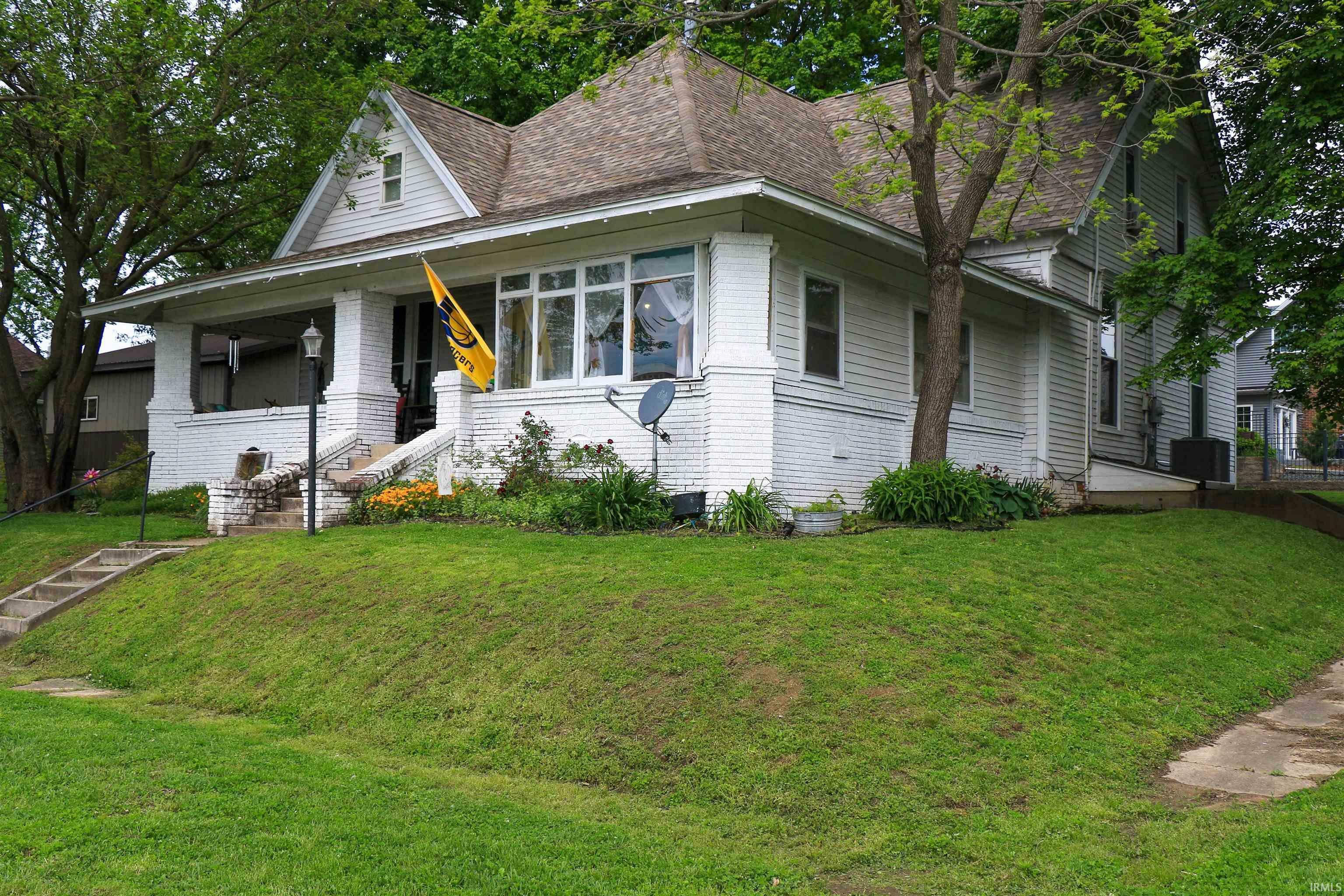 Property Photo: 1008 E Walnut Street IN 47567