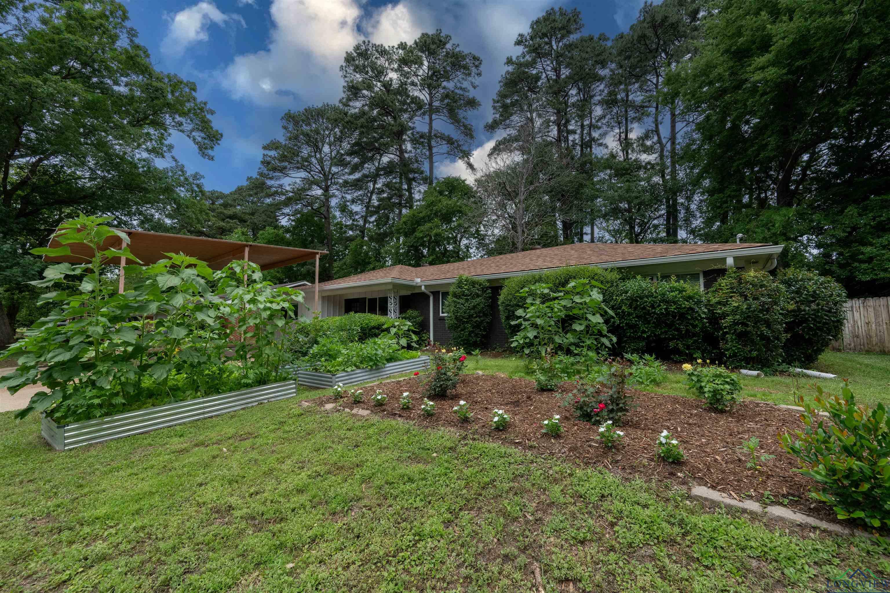 Property Photo: 1005 Coushatta Trl TX 75605
