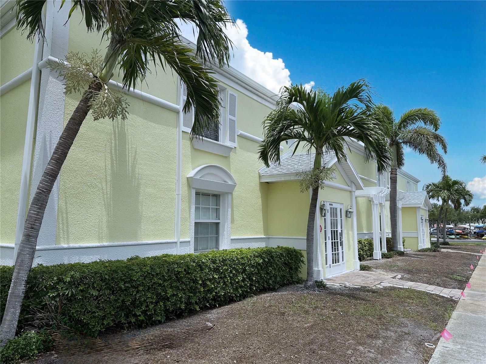 Property Photo: 5225 Coquina Key Drive SE B FL 33705