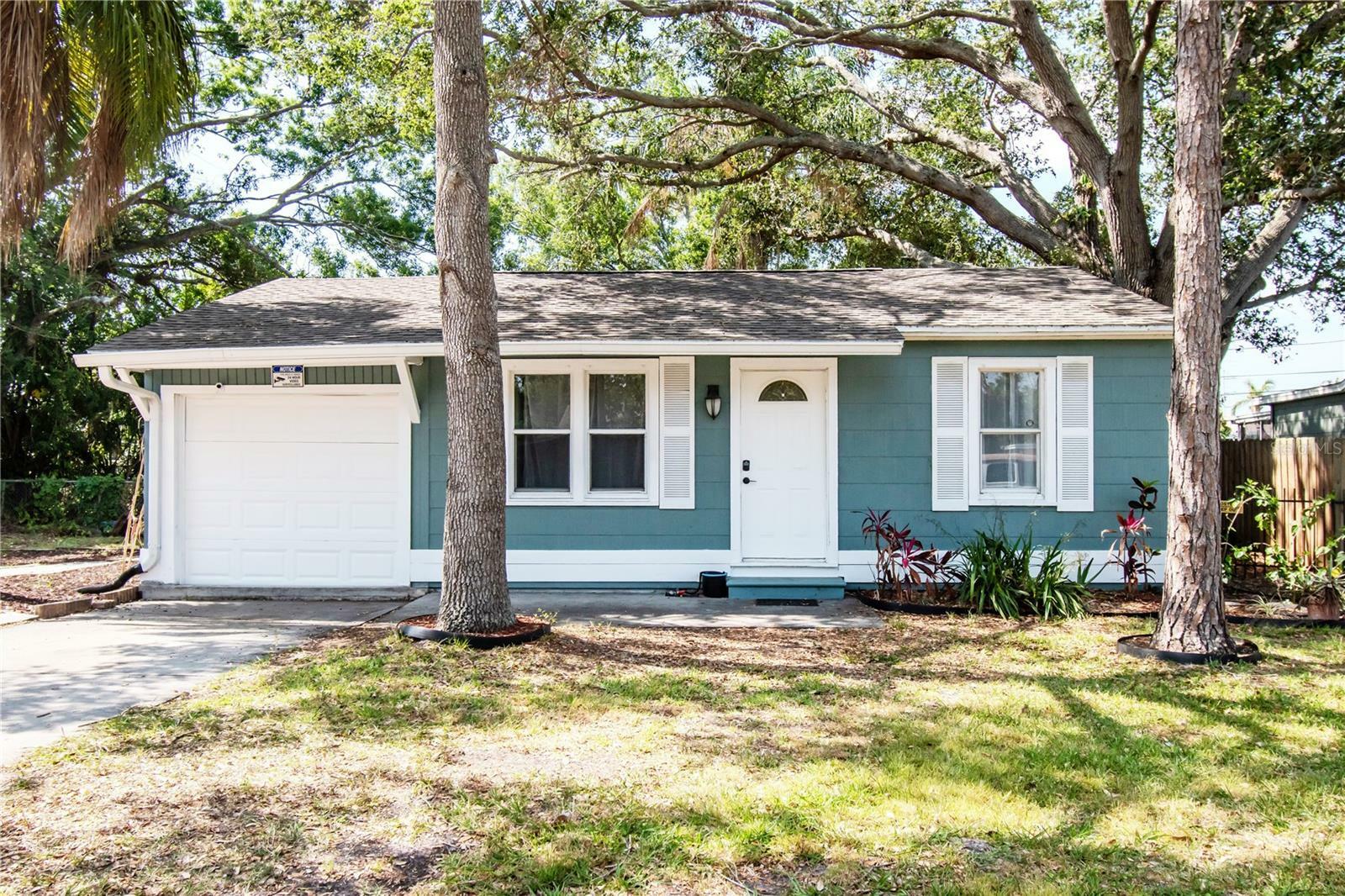Property Photo: 2616 47th Avenue N FL 33714