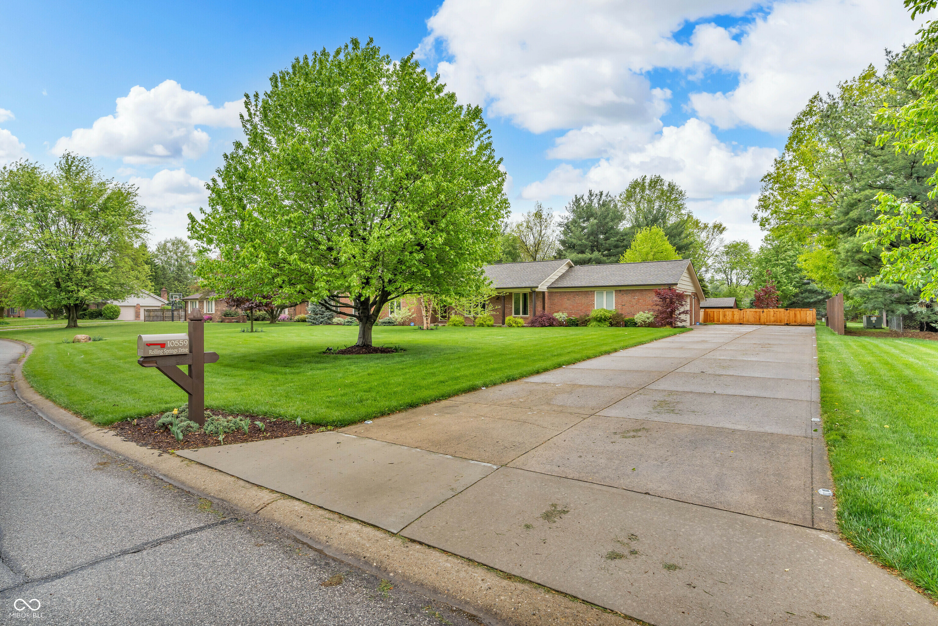 Property Photo: 10559 Rolling Springs Drive IN 46234