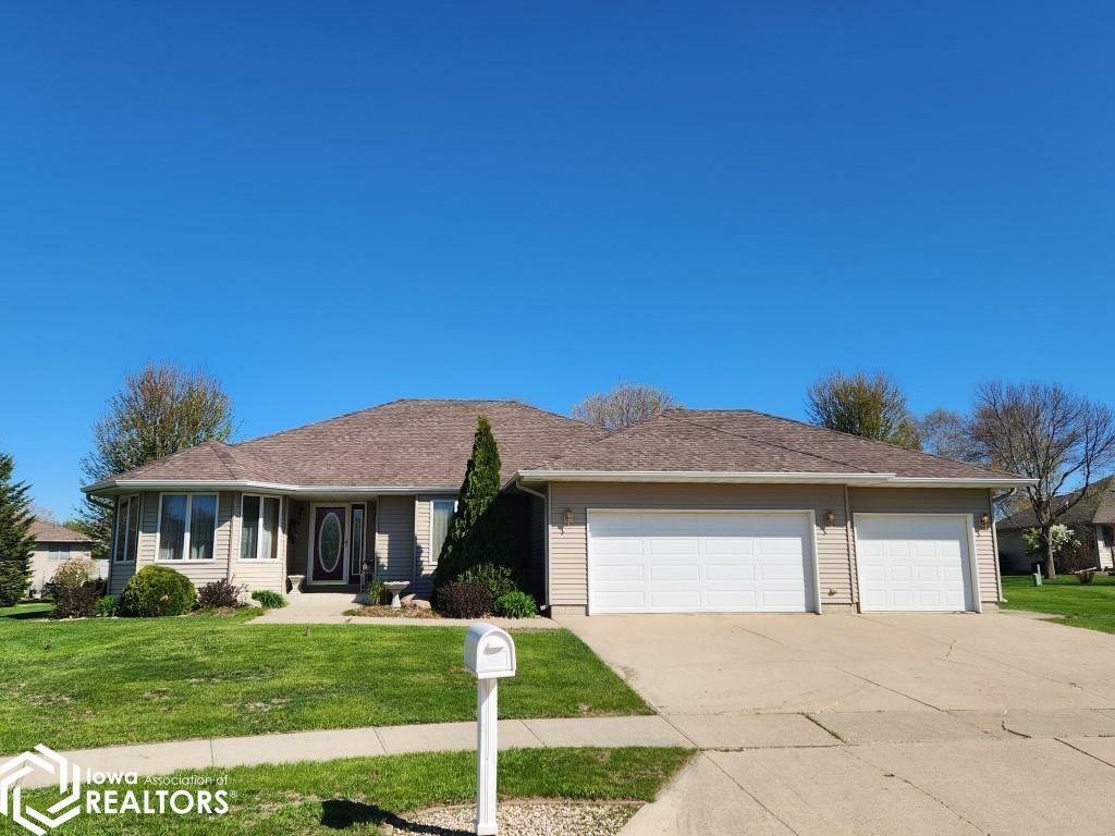 Property Photo: 1112 Sapphire Court IA 50401