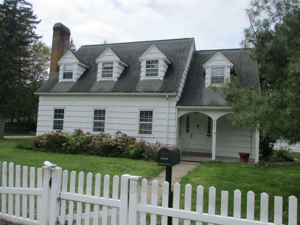 820 Elm Street  Three Rivers MI 49093-1302 photo