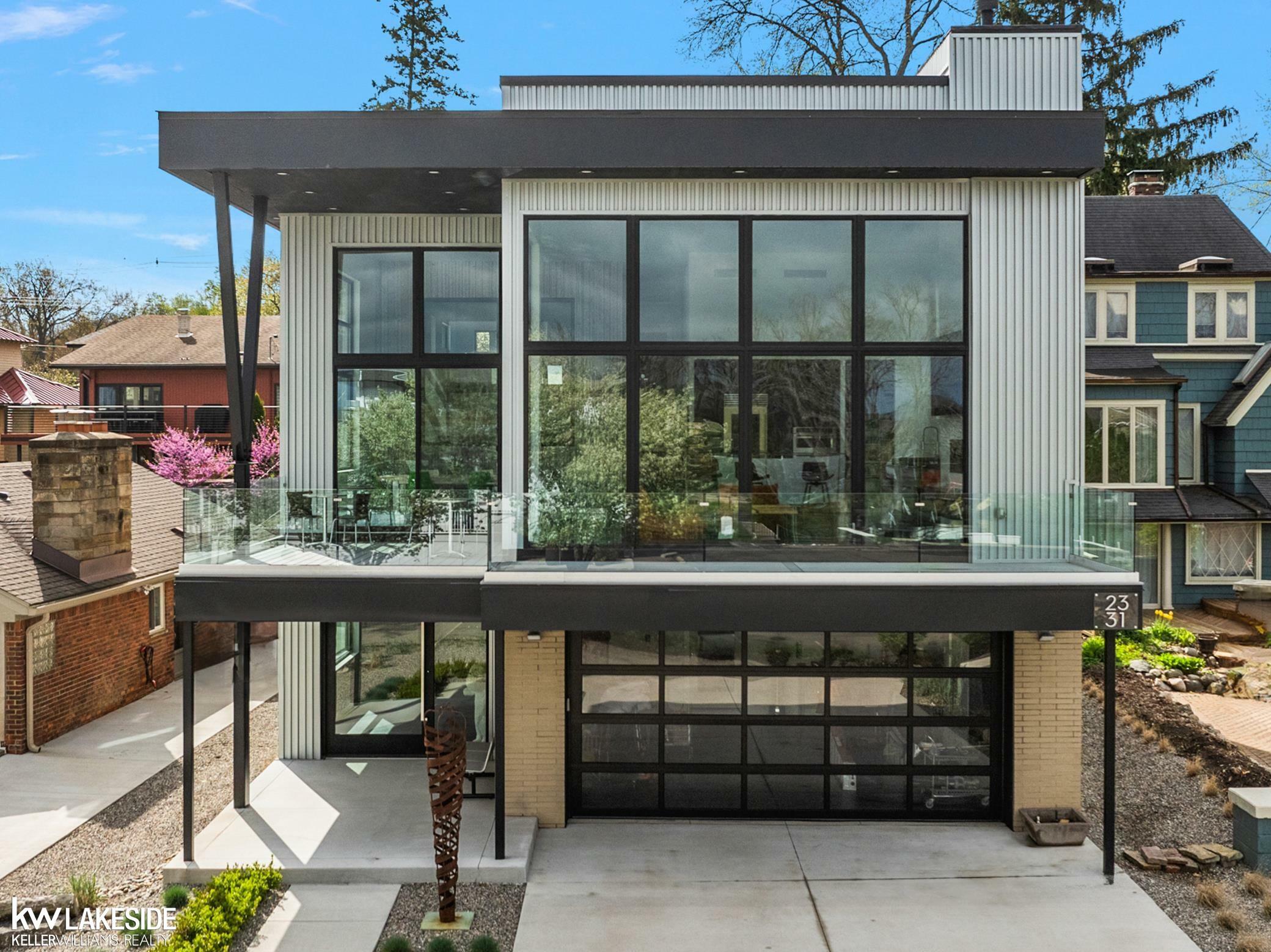 Property Photo: 2331 Ferndale Avenue MI 48320