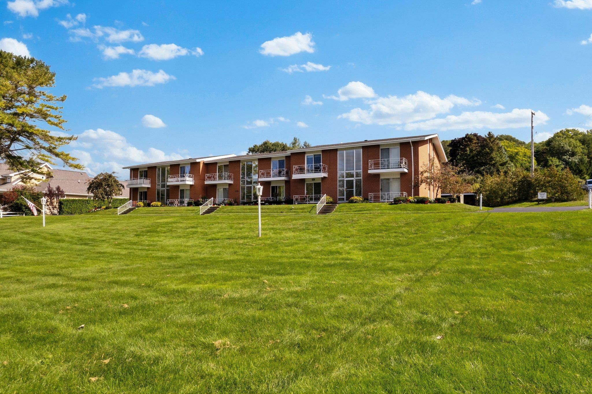 8050 Peninsula Drive 10  Traverse City MI 49686 photo