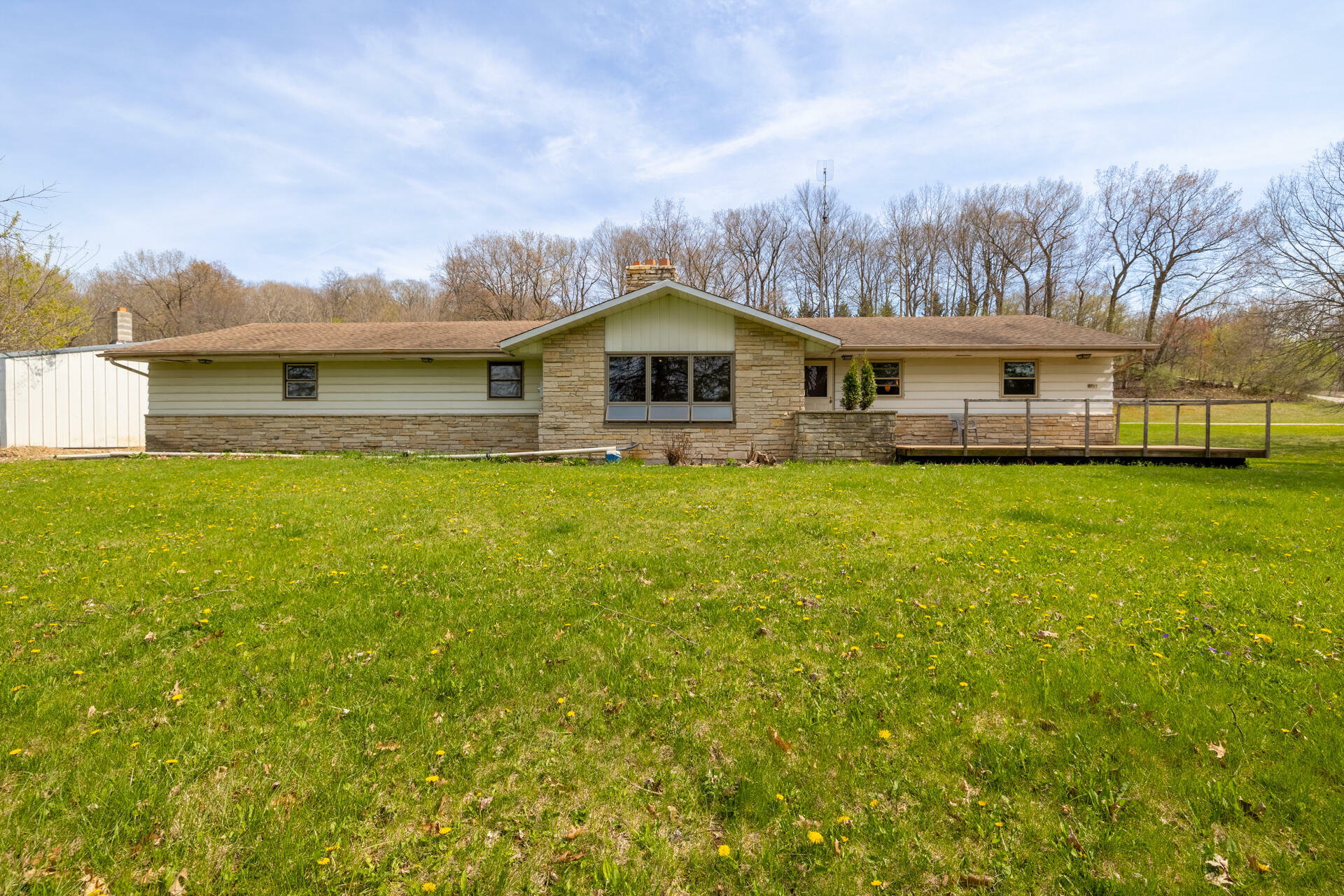 Property Photo: 1190 Shamrock Ct WI 53027