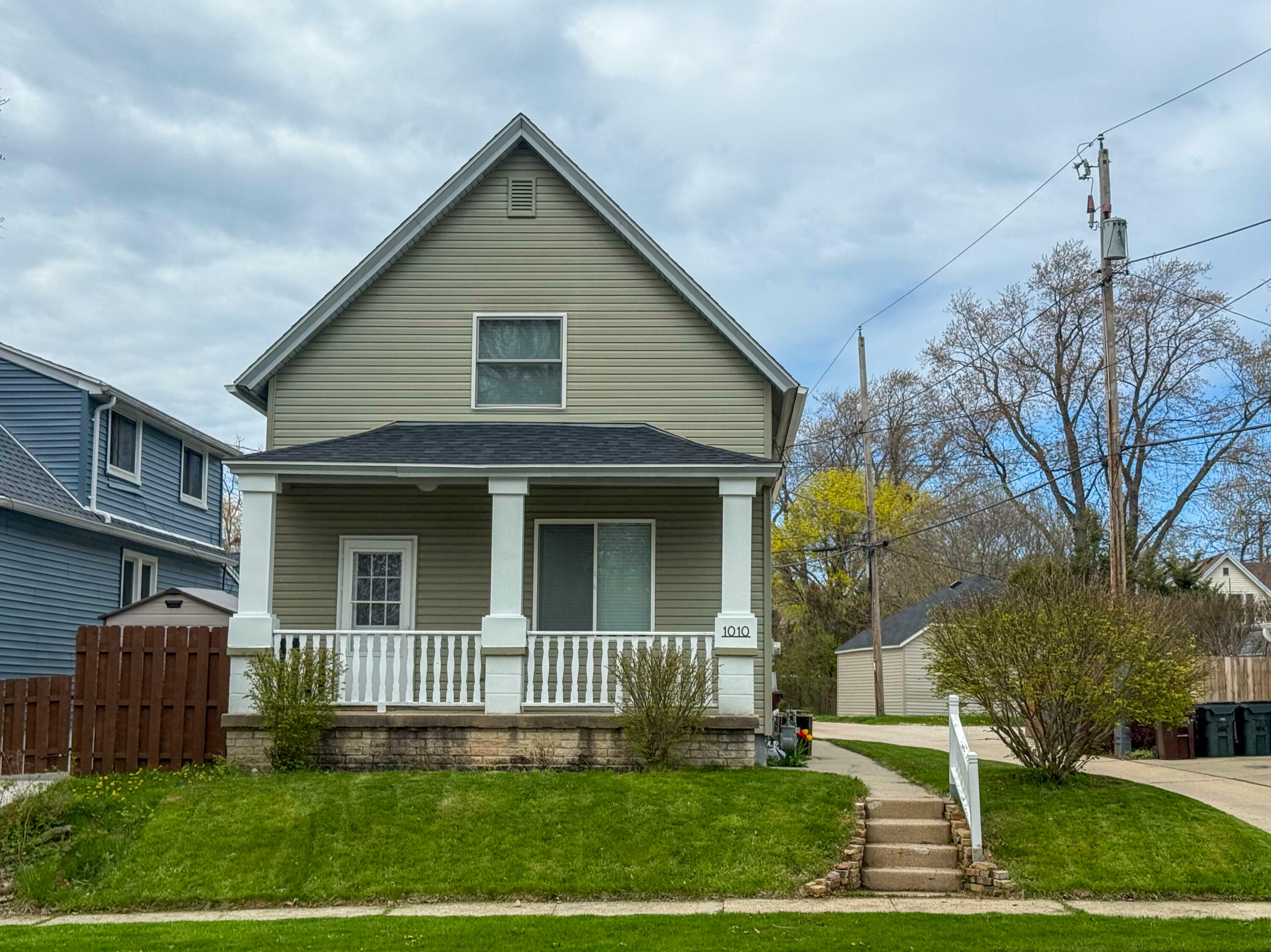 1010 Oak St  South Milwaukee WI 53172 photo
