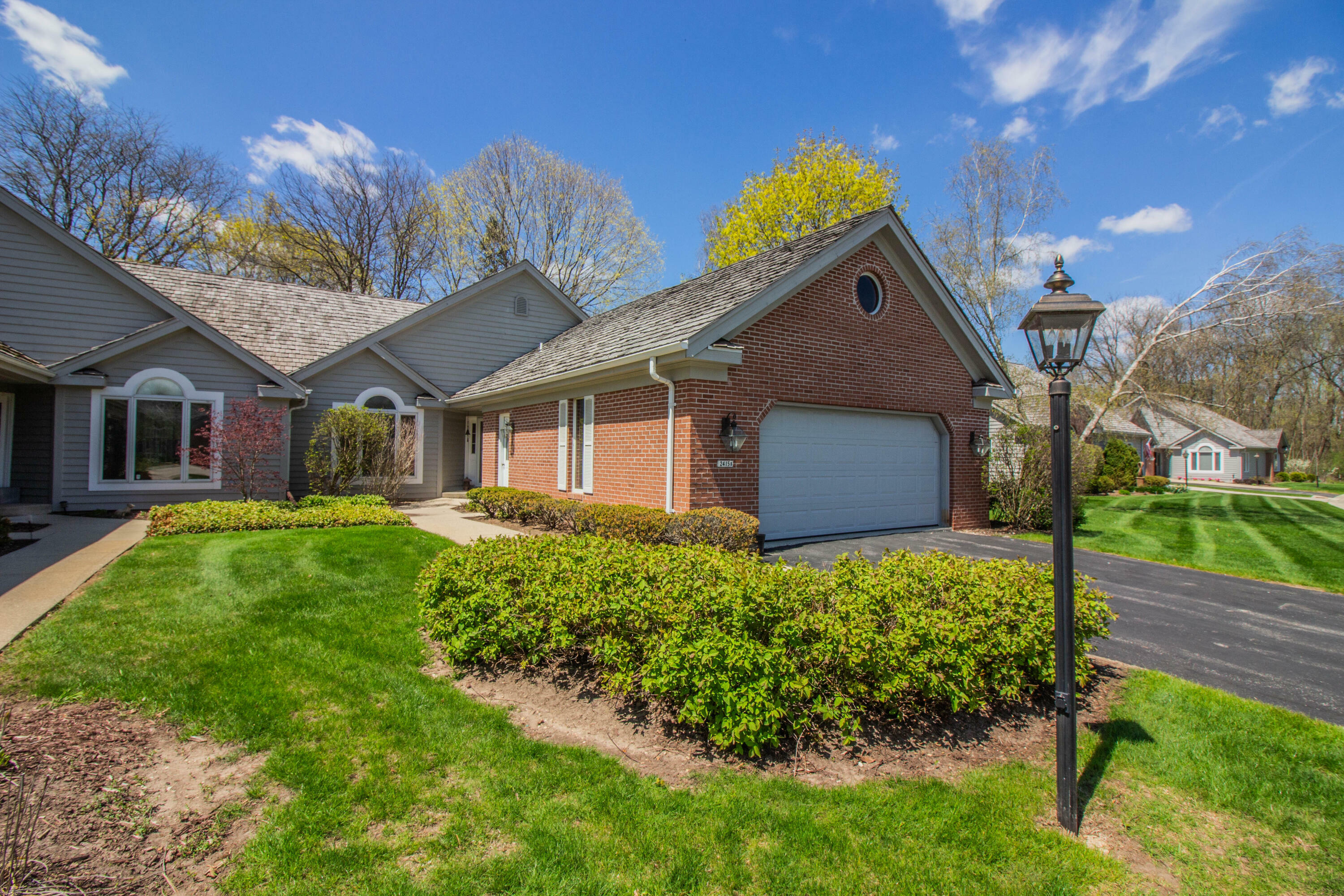 Property Photo: 2415 Walnut Grove Ct B WI 53005