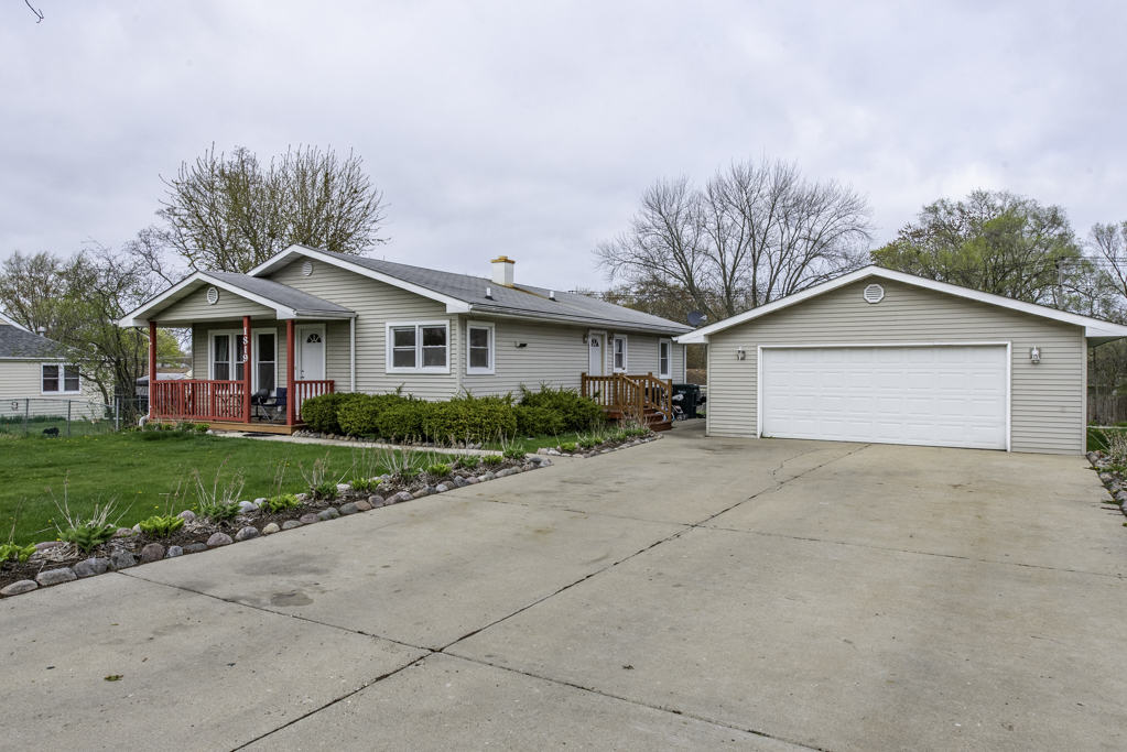 Property Photo: 1819 Galilee Avenue IL 60099