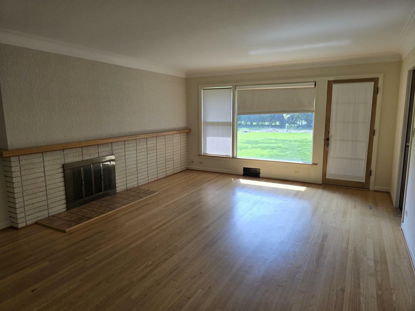 Property Photo: 7330 N Kildare Avenue IL 60712