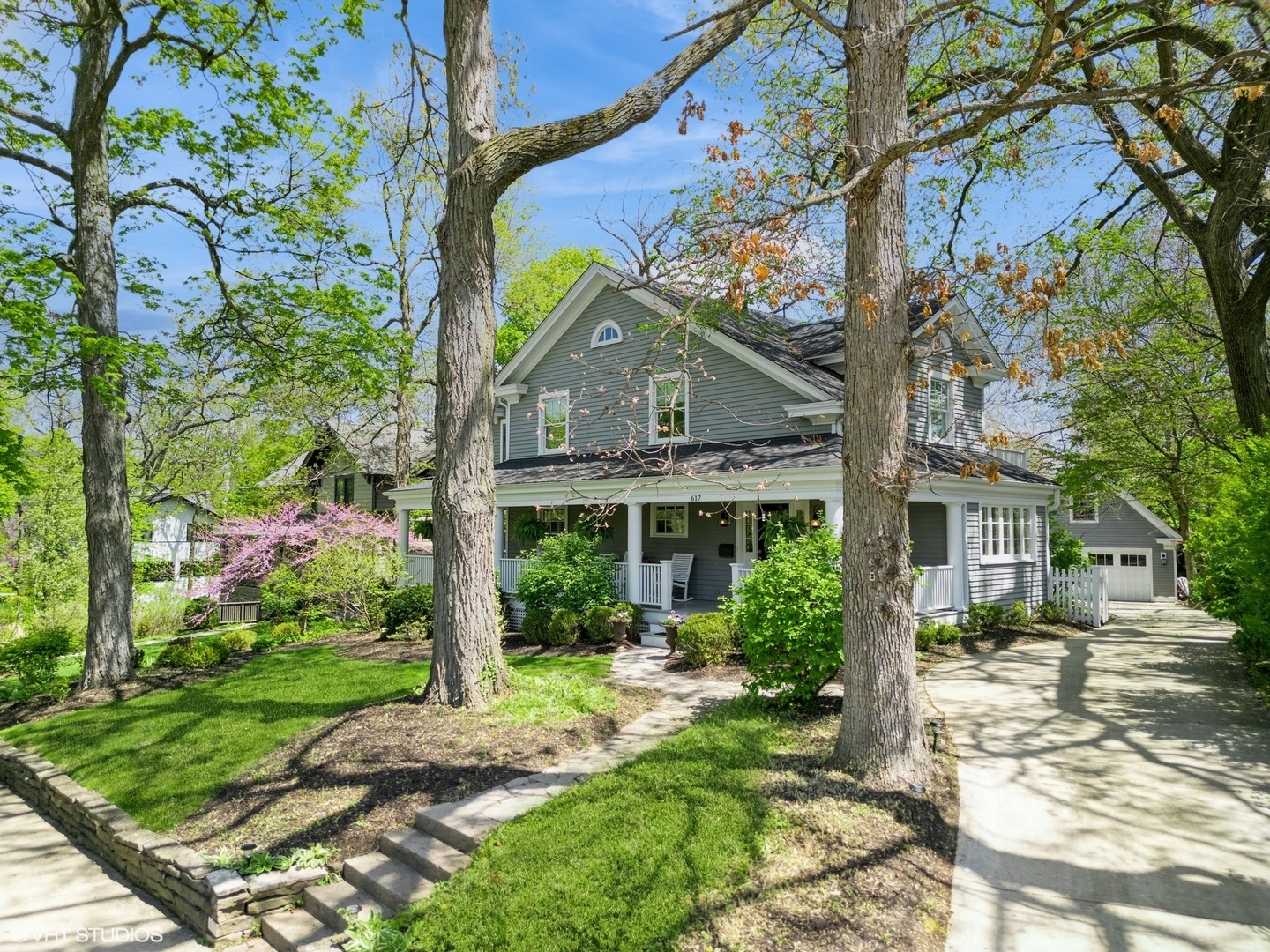 Property Photo: 617 Forest Avenue IL 60137