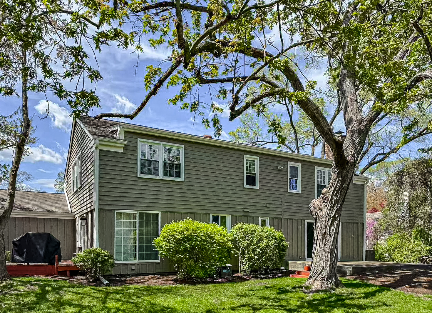 Property Photo: 43 Canterbury Road IL 60069