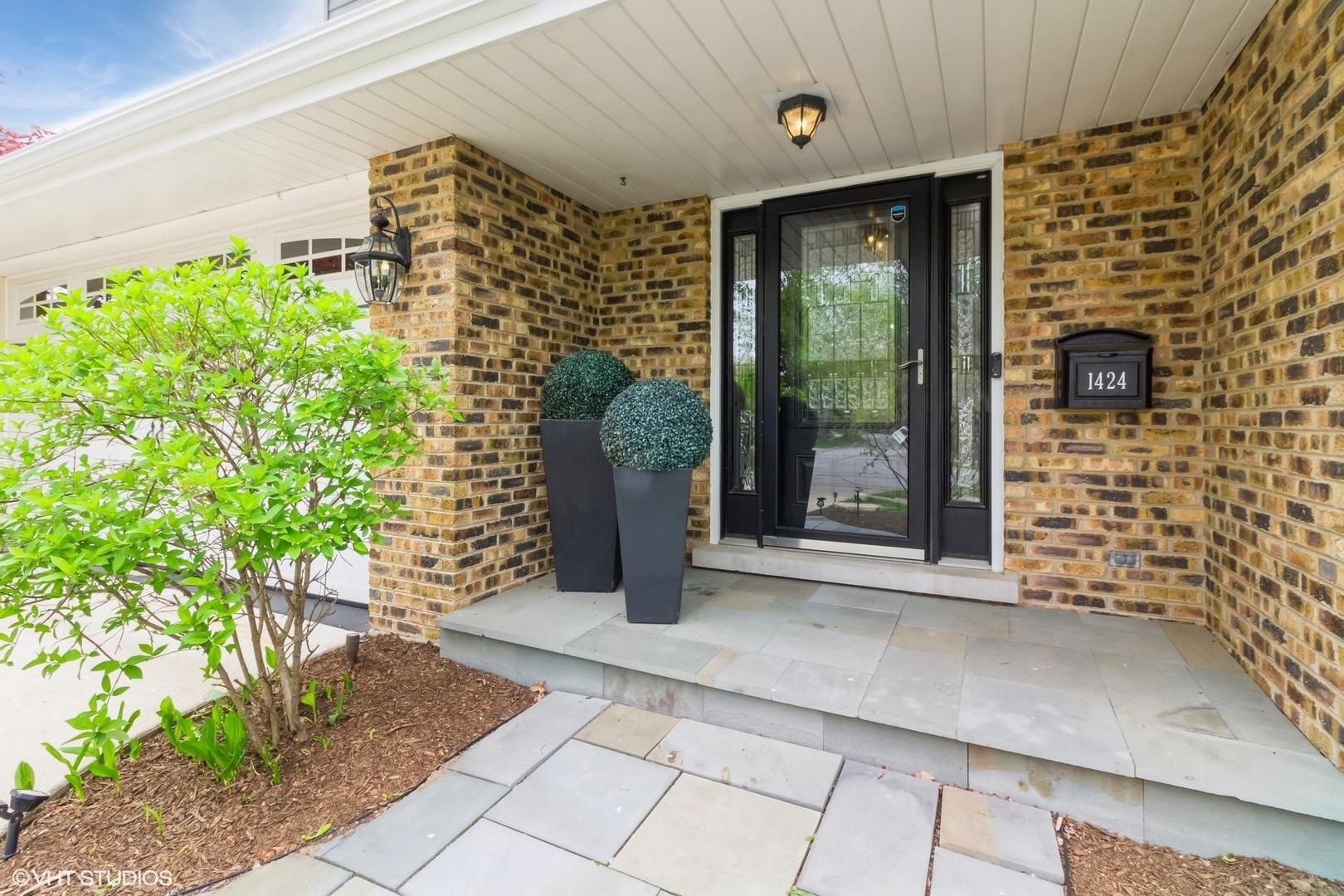 Property Photo: 1424 Killdeer Drive IL 60565