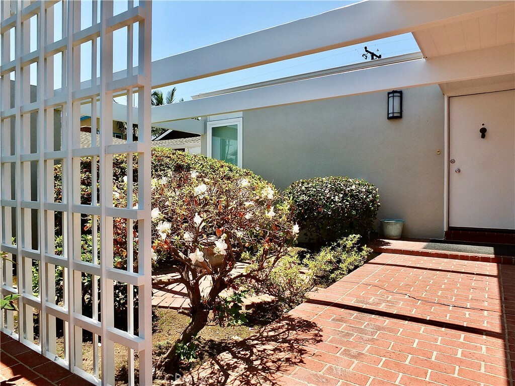 Property Photo: 617 Sandpiper Drive CA 90740